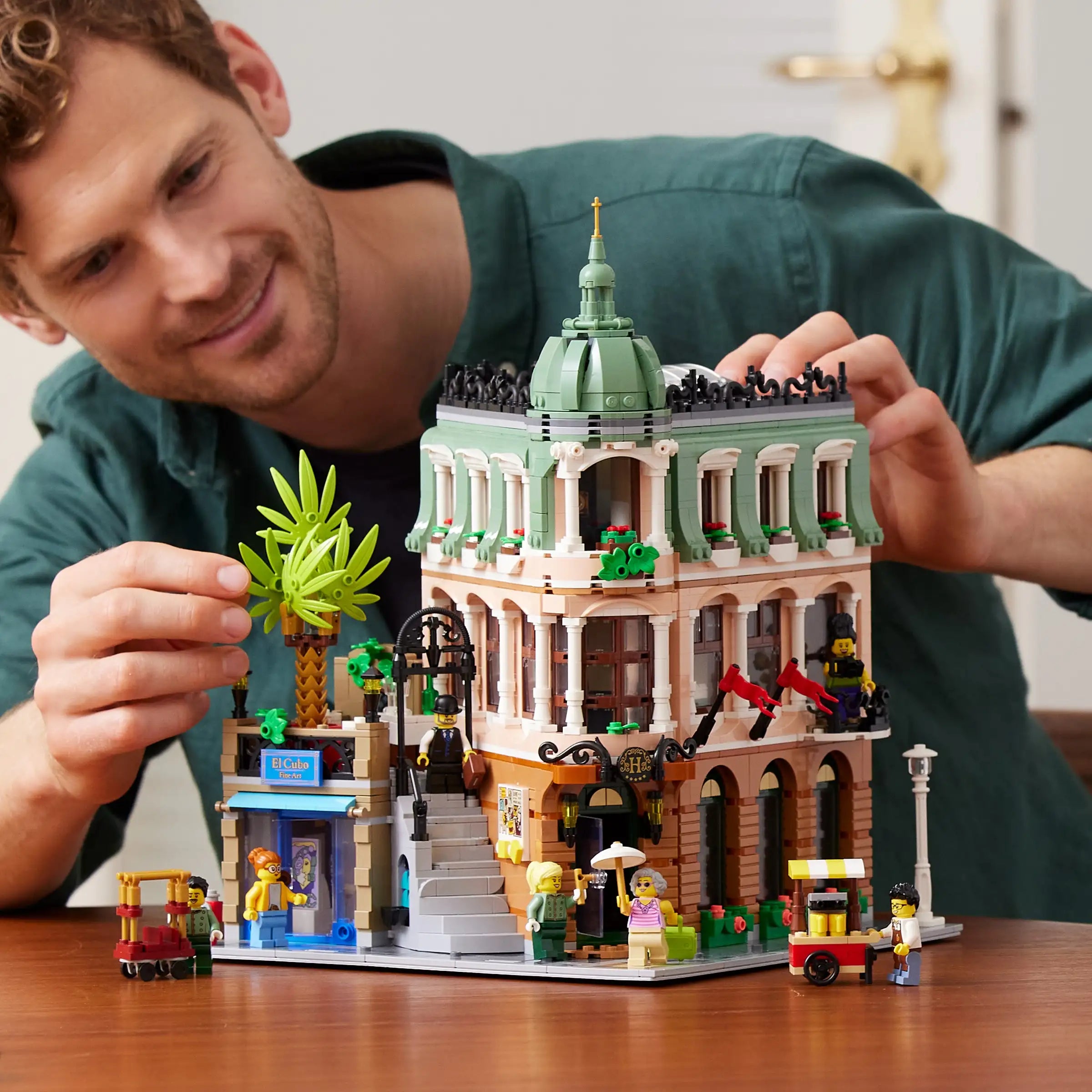 Lego Icons - Boutique Hotel #10297 (RETIRED)