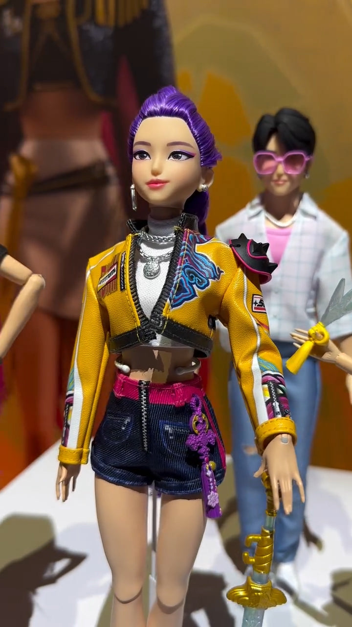 Mattel - KPOP Demon Hunters - Core Fashion Doll - Complete Set of 4 (Zoey, Mira, Rumi, Jinu) [PRE-ORDER AUGUST 2026]