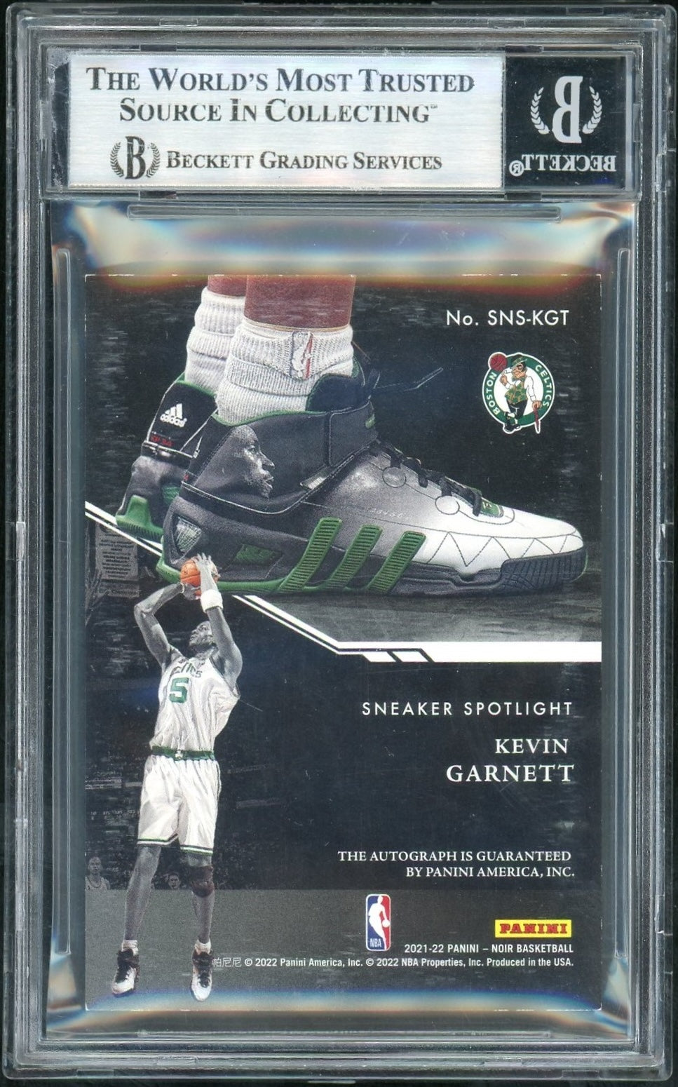 2021 Panini Noir Sneaker Spotlight Signatures Kevin Garnett #4 /99 BGS 8