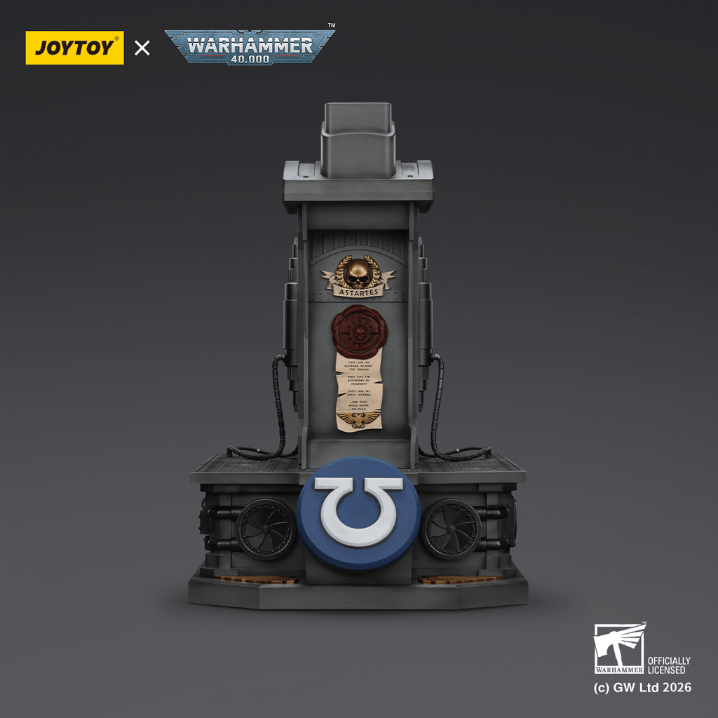 Ultramarines Captain MkX Helmet &amp; Display Stand