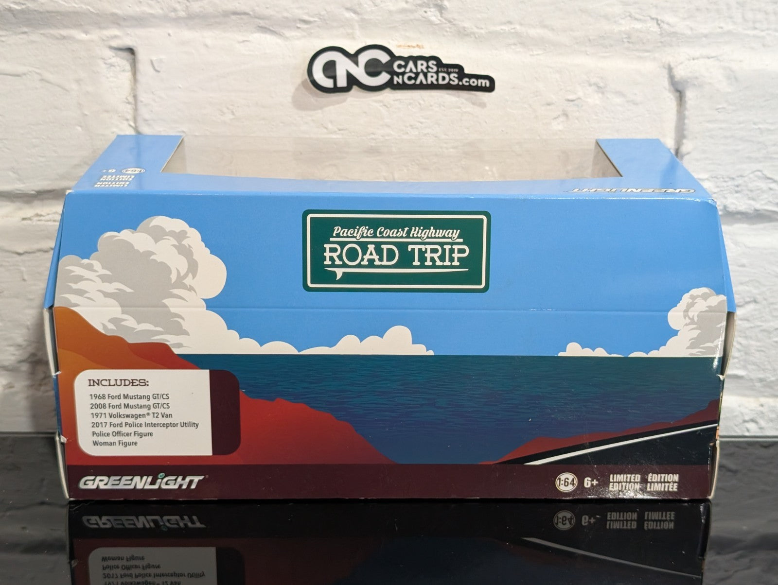 Greenlight Diorama Pacific Coast Highway Road Trip RAW CHASE (Soft Corners)