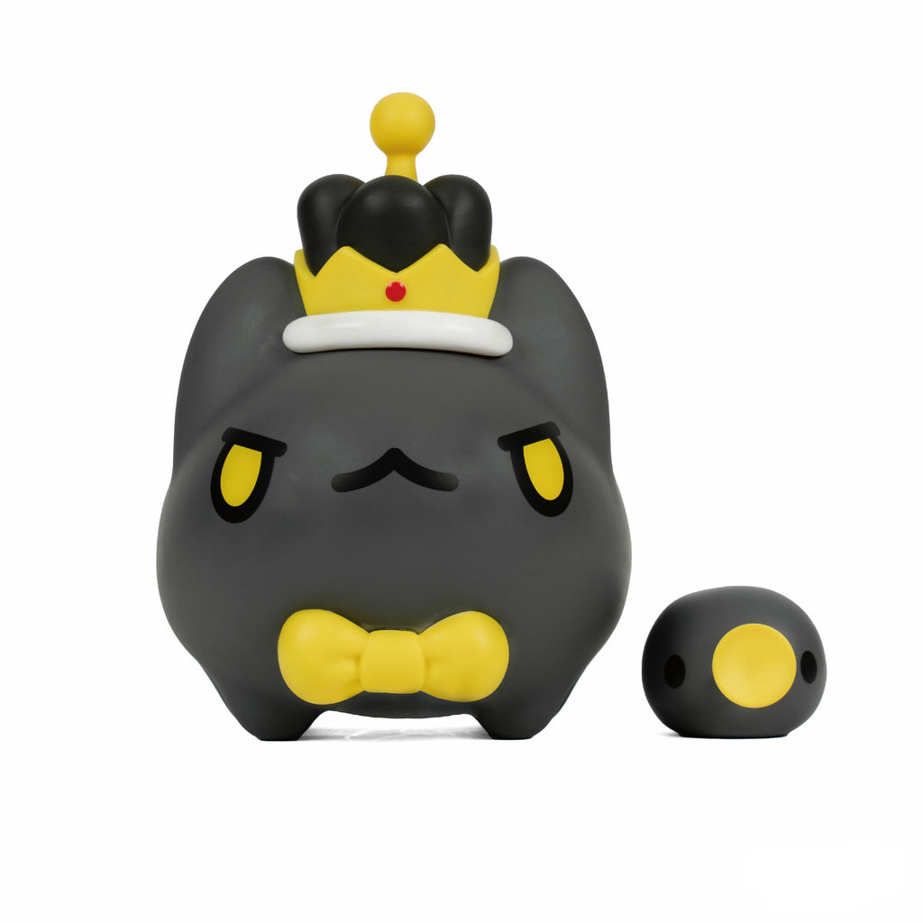 Bugcat Capoo: King Black Bugcat Figurine with Limited Edition Patch