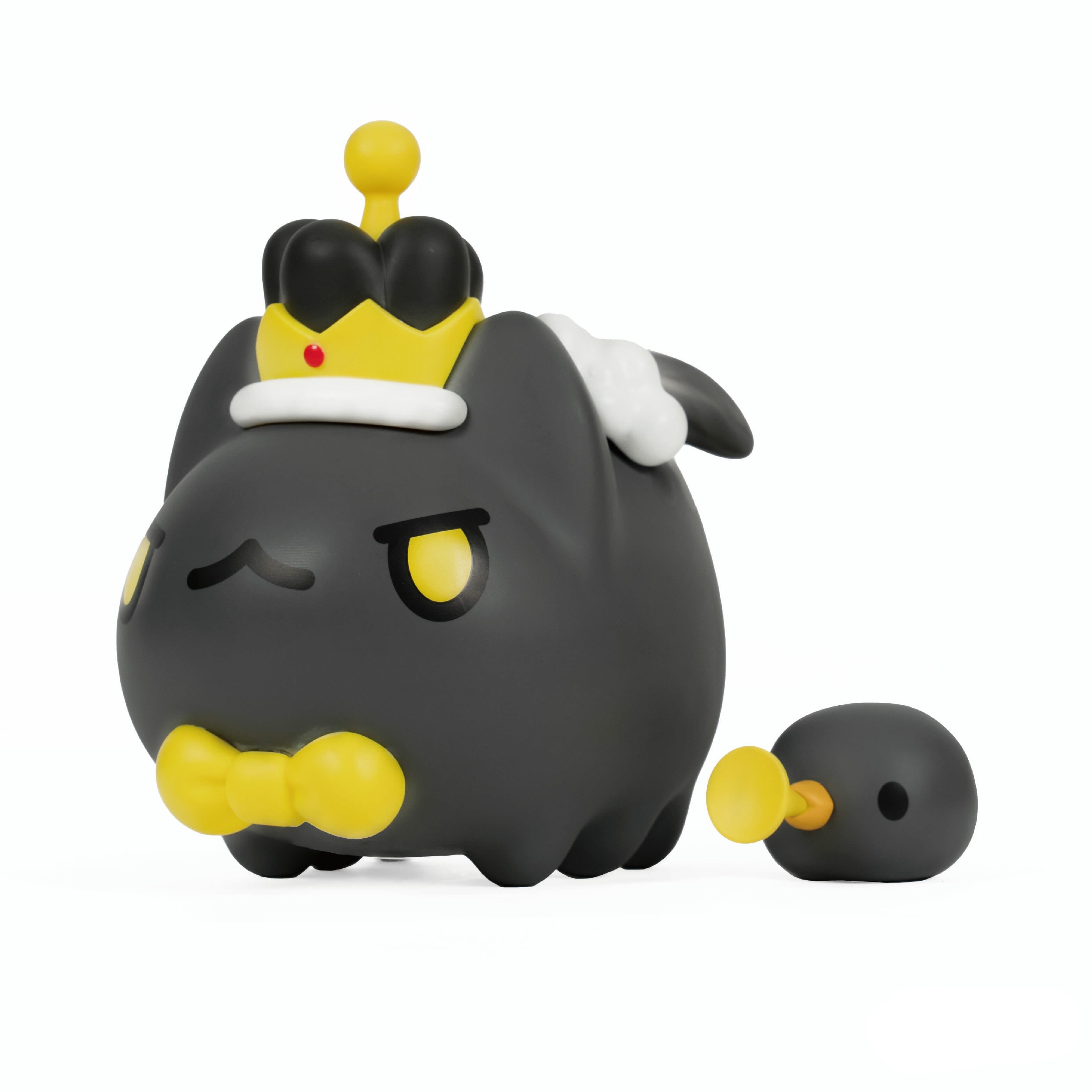 Bugcat Capoo: King Black Bugcat Figurine with Limited Edition Patch