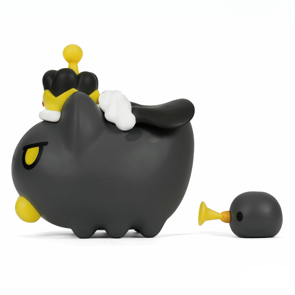 Bugcat Capoo: King Black Bugcat Figurine with Limited Edition Patch