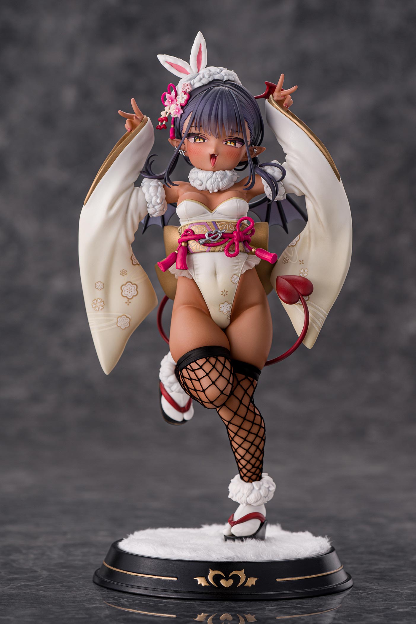 Tanned Succubus Chan Haregi Bunny Ver. Illustrated by Toranto Deluxe 1/6 Figure