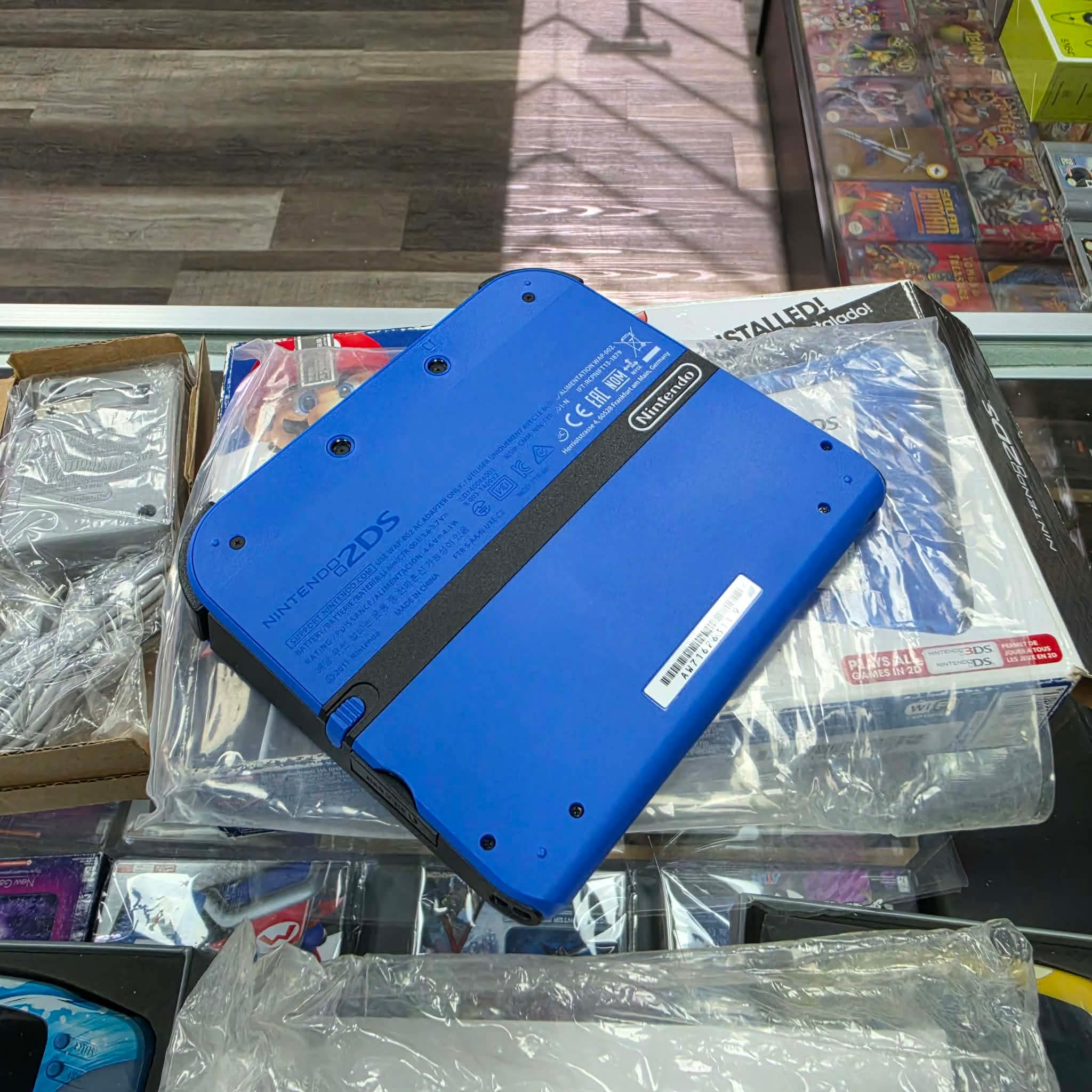 Nintendo 2DS Electric Blue 2 Handheld Console MARIO KART