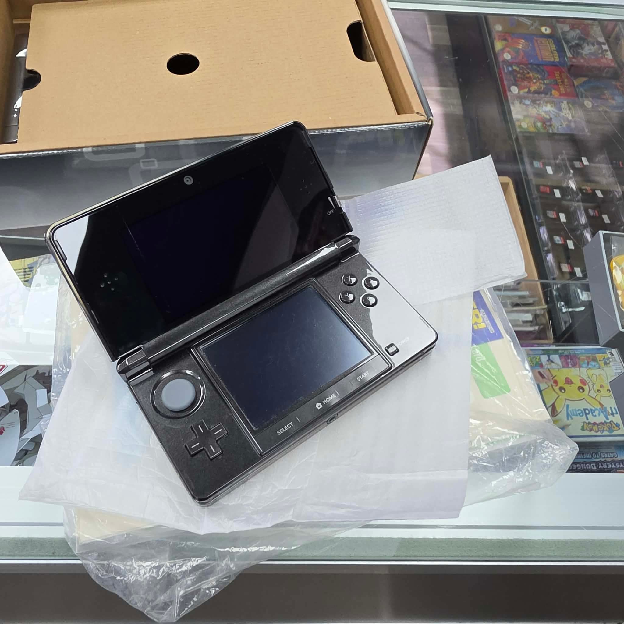 Nintendo 3DS Launch Edition Black Handheld Console Console and Box