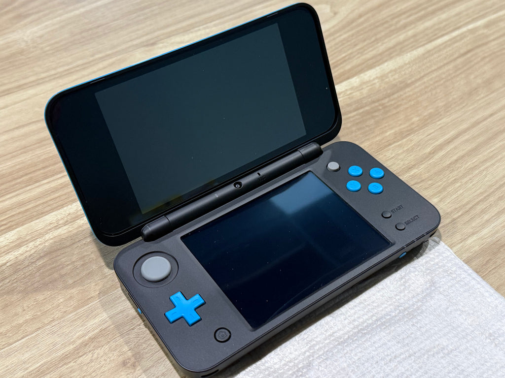 New Nintendo 2DS XL Handheld Console System Mario Kart 7 Bundle Black/Turquoise