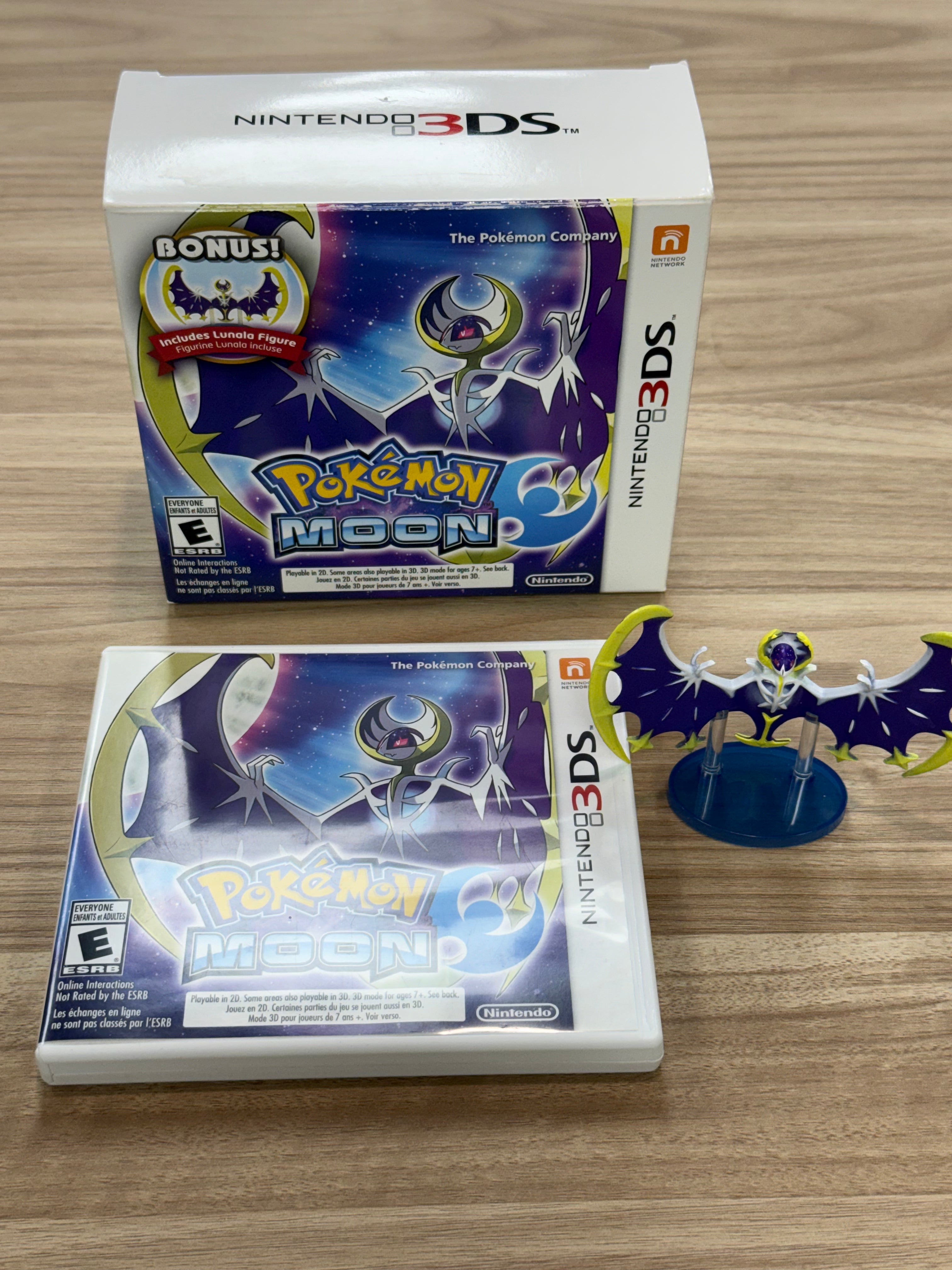 Nintendo 3DS Pokémon Moon w/Lunala Figure - cartridge-box-figure