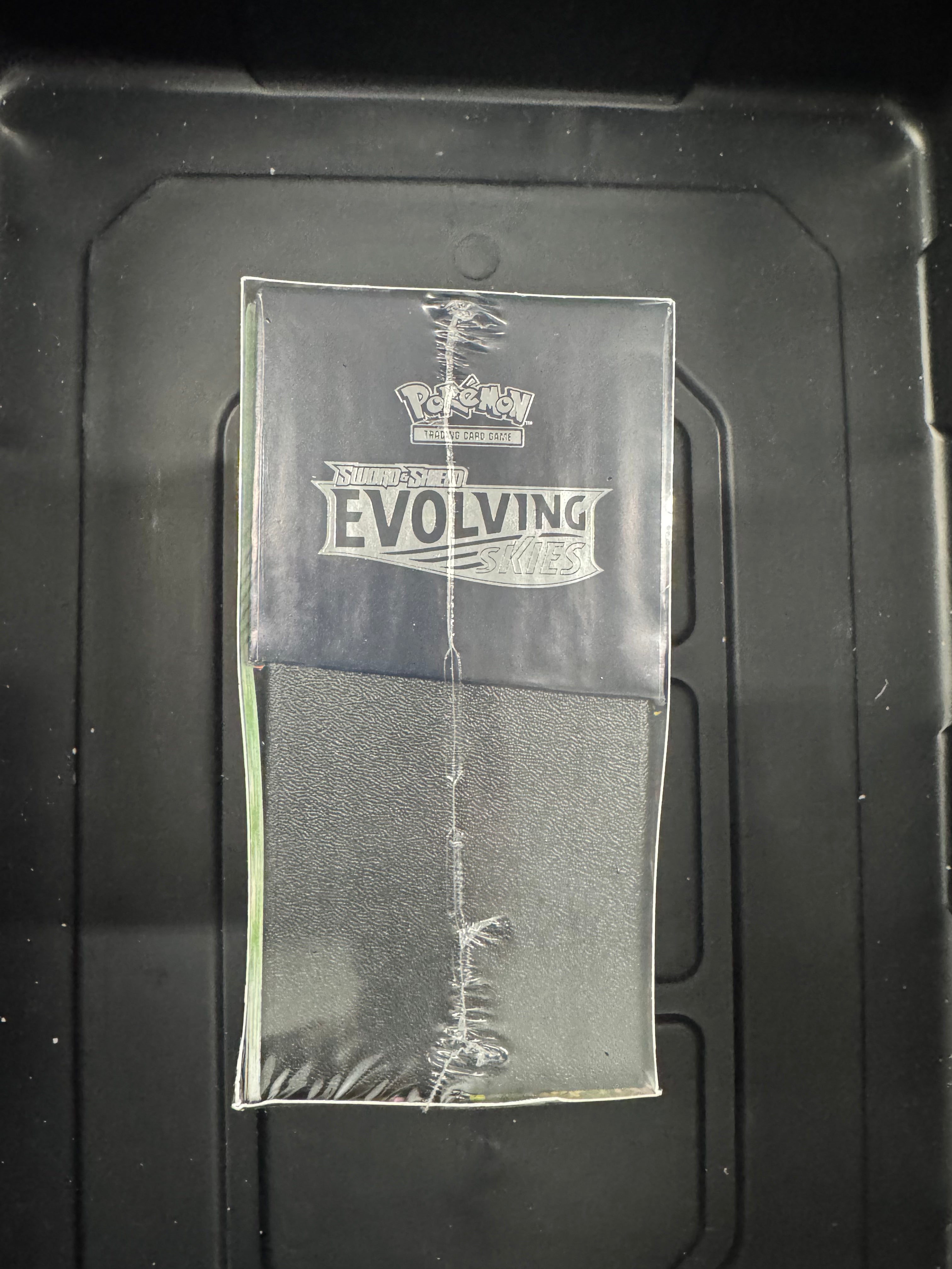 Pokemon Evolving Skies Elite Trainer Box Jolteon/Flareon/Umbreon/Leafeon (Pokemon Center Exclusive) (Dent in bottom corner - see photos)