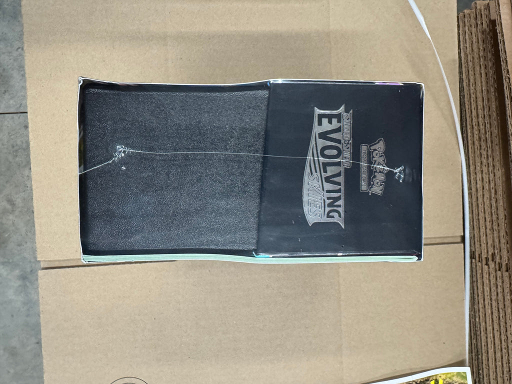 Pokemon Evolving Skies Elite Trainer Box - Glaceon/Vaporeon/Sylveon/Espeon (Dent in back bottom corner - see photos)