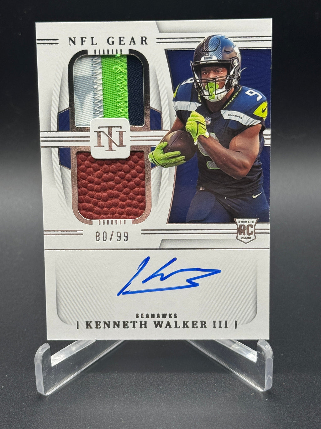 2022 National Treasures Kenneth Walker III Rookie NFL Gear Auto Combos #/99