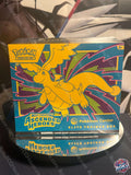 Aufgestiegene Helden - Top-Trainer-Box (Pokemon Center exklusiv)