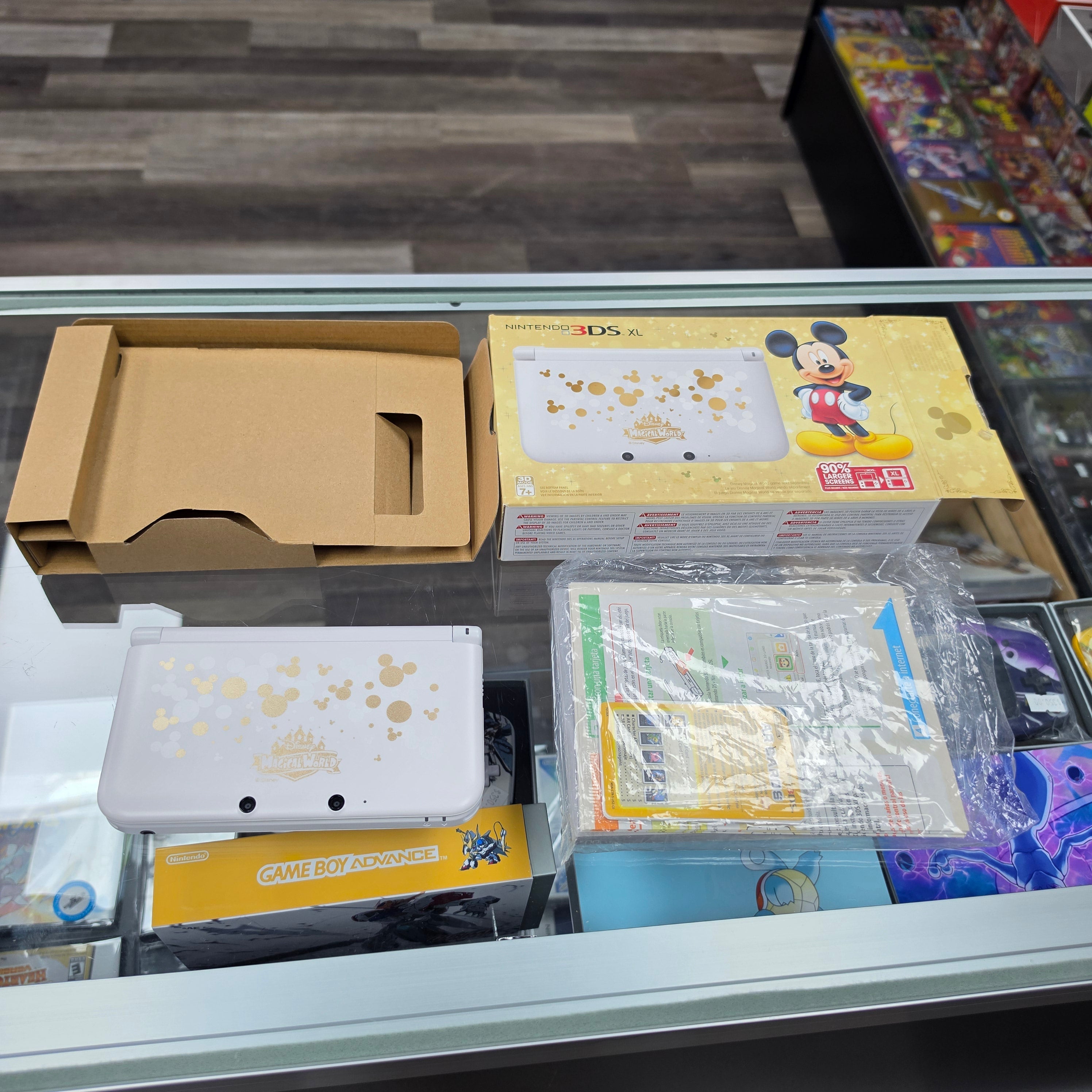 Nintendo 3DS XL Mickey Edition