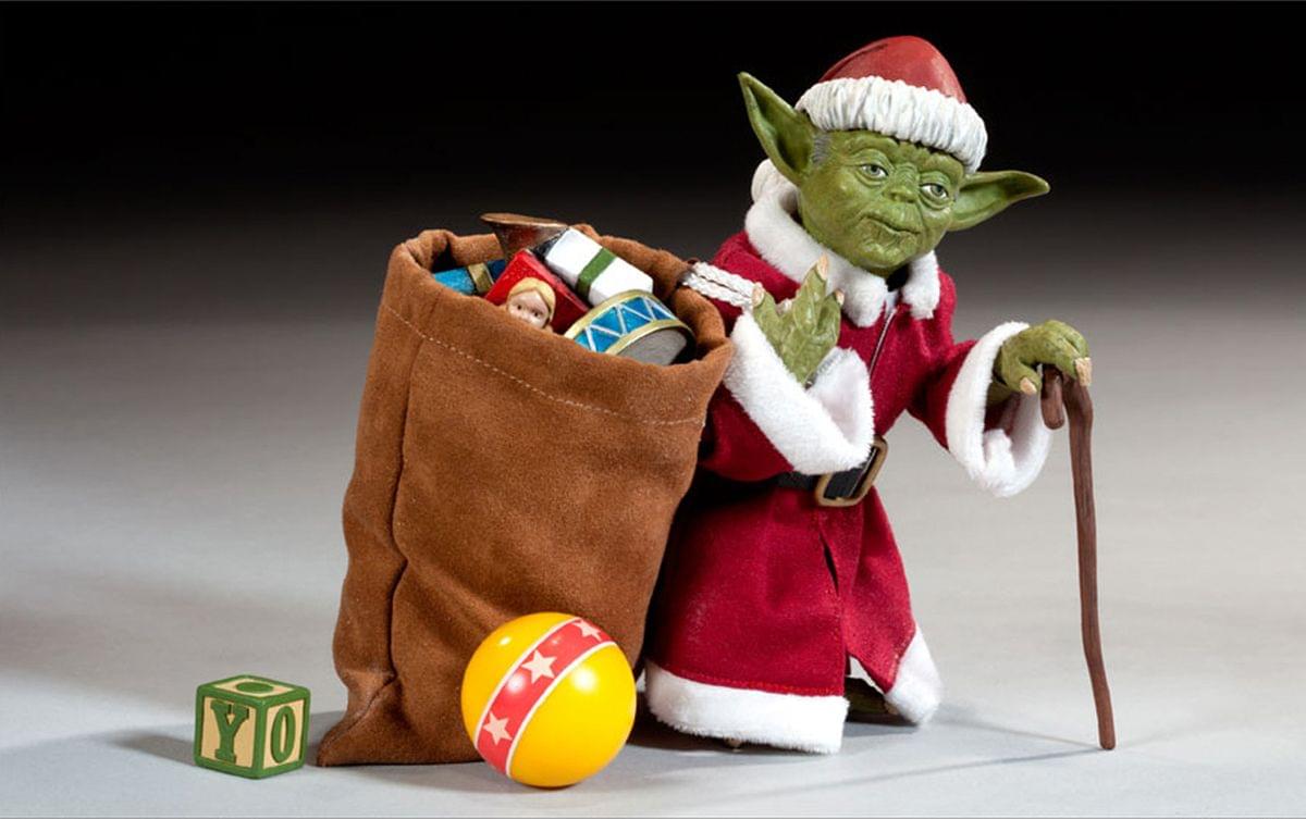 Star Wars 1:6 Scale Holiday Yoda Figure